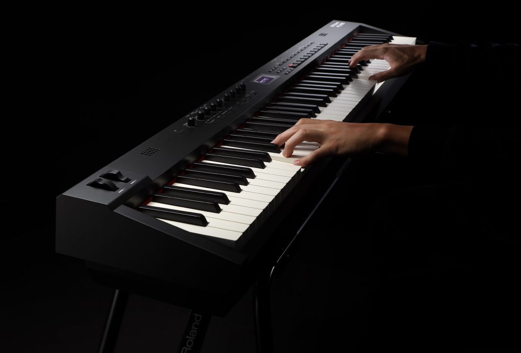 rd-88_hands_keyboard_gal